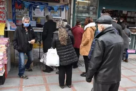 Milli Piyango'nun yılbaşı biletlerine Edirne'de yoğun ilgi Milli Piyango'nun yılbaşı biletlerine Edirne'de yoğun ilgi