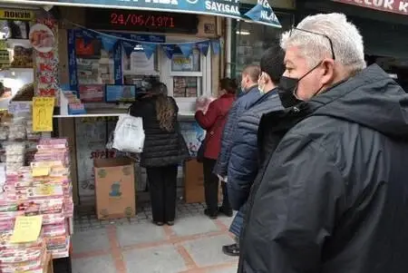 Milli Piyango'nun yılbaşı biletlerine Edirne'de yoğun ilgi Milli Piyango'nun yılbaşı biletlerine Edirne'de yoğun ilgi