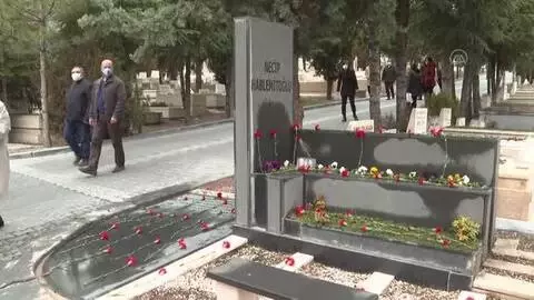 Necip Hablemitoğlu kabri başında anıldı Necip Hablemitoğlu kabri başında anıldı