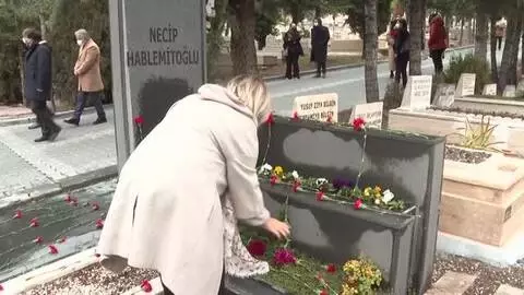 Necip Hablemitoğlu kabri başında anıldı Necip Hablemitoğlu kabri başında anıldı
