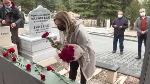 Necip Hablemitoğlu kabri başında anıldı Necip Hablemitoğlu kabri başında anıldı