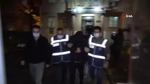Ölüm prospektüsü...Müşterilerine kurye ile sahte alkolün yanında rakı tarifi yazılı prospektüs ve 20 miligramlık anason esansı göndermiş Ölüm prospektüsü...Müşterilerine kurye ile sahte alkolün yanında rakı tarifi yazılı prospektüs ve 20 miligramlık anason esansı göndermiş