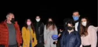 Durağan: Ormana terk edilen sokak köpeklerini beslemek için kilometrelerce yol gidiyorlar Durağan: Ormana terk edilen sokak köpeklerini beslemek için kilometrelerce yol gidiyorlar