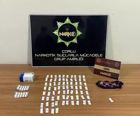 Polisten kaçarken attığı montun cebinden, uyuşturucu çıktı Polisten kaçarken attığı montun cebinden, uyuşturucu çıktı