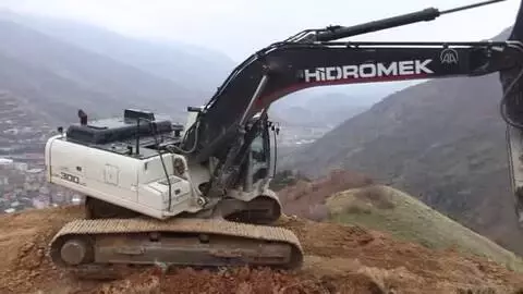 Şemdinli'de 'Seyir Tepesi Projesi' çalışmaları Şemdinli'de 'Seyir Tepesi Projesi' çalışmaları