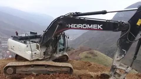 Şemdinli'de 'Seyir Tepesi Projesi' çalışmaları Şemdinli'de 'Seyir Tepesi Projesi' çalışmaları