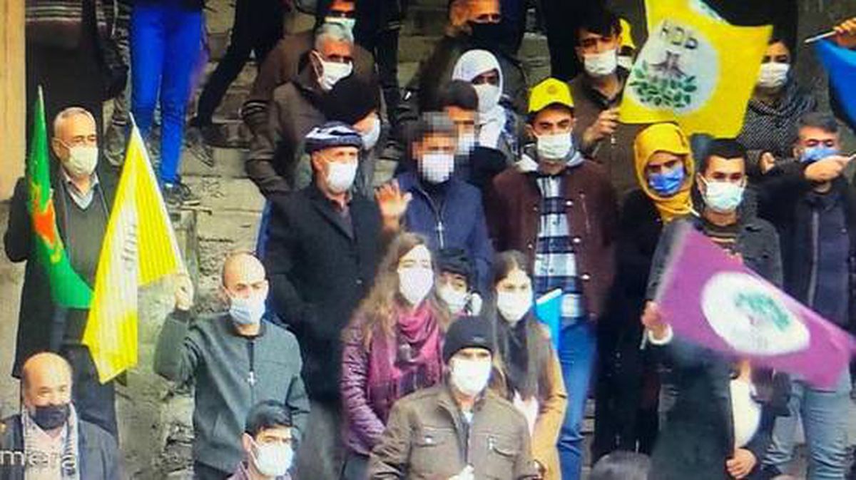Şırnak'ta terör örgütü PKK'yı protesto eden ailelere taşla saldıran şüpheli gözaltına alındı