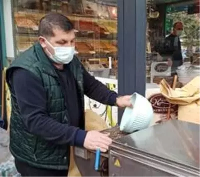 Sokağa çıkma kısıtlamaları kuruyemişe olan talebi artırdı Sokağa çıkma kısıtlamaları kuruyemişe olan talebi artırdı