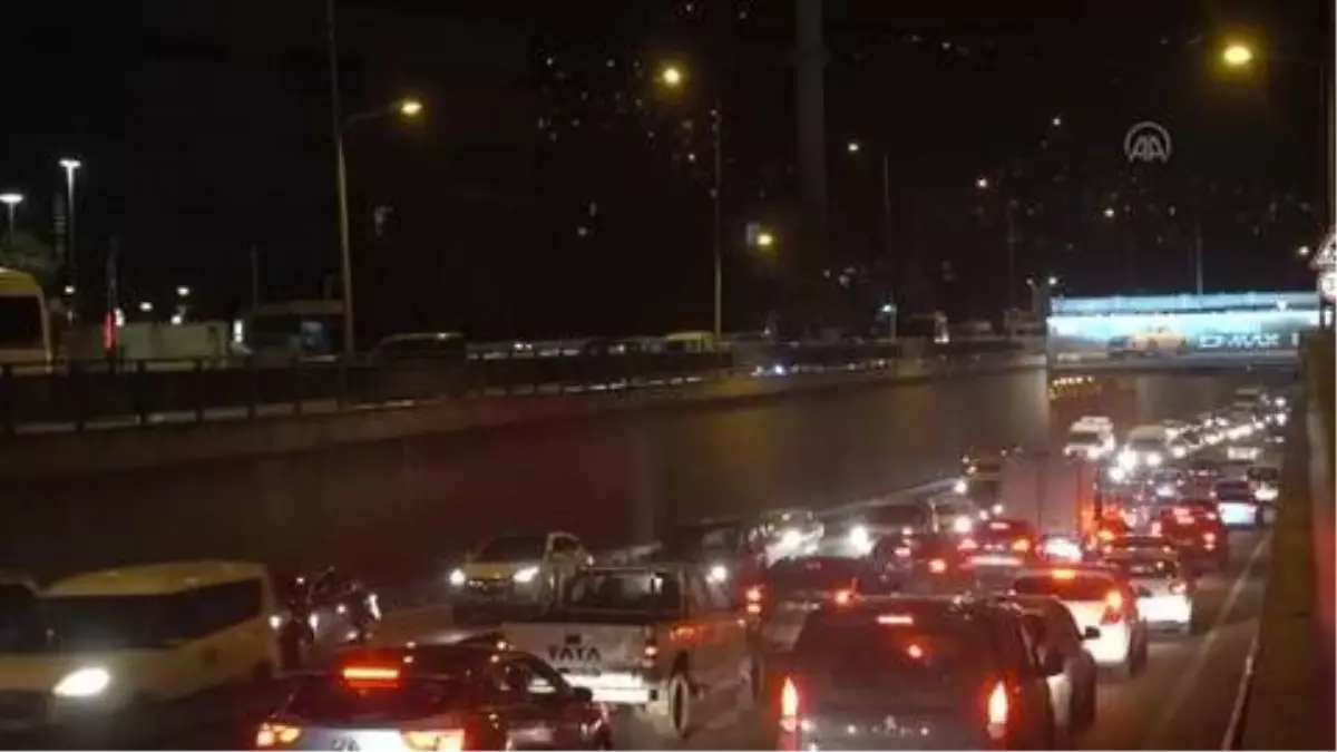 Sokağa çıkma kısıtlaması öncesi trafikte yoğunluk yaşandı