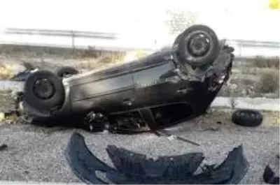 Takla atan araçtan hafif yaralı olarak kurtuldu Takla atan araçtan hafif yaralı olarak kurtuldu