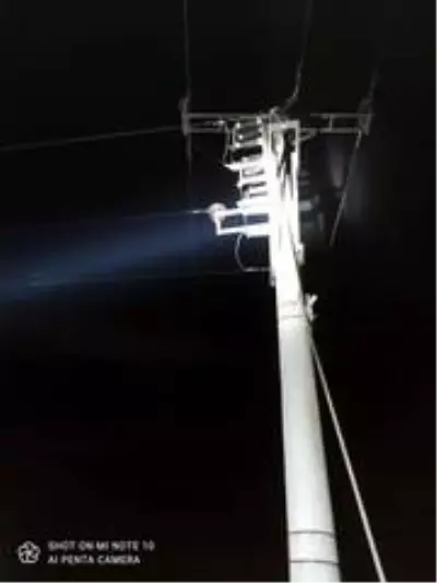Son dakika haberleri... Trafodan kablo çalmaya çalışırken elektrik akımına kapıldılar, 1 ölü 3 yaralı Son dakika haberleri... Trafodan kablo çalmaya çalışırken elektrik akımına kapıldılar, 1 ölü 3 yaralı