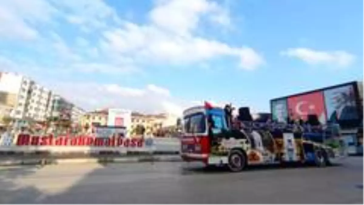 Boş kalan sokaklar mehter marşlarıyla yankılandı