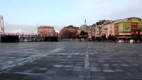 Cadde ve sokaklar boş kaldı Cadde ve sokaklar boş kaldı