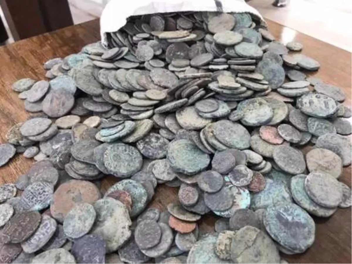 Diyarbakır'da tarihi eserleri satmaya çalışan 3 kişi suçüstü yakalandı