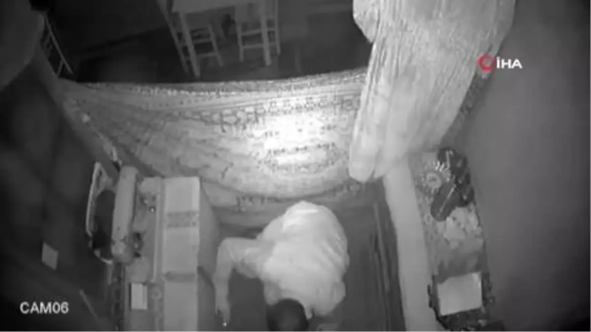 Hırsızlardan bıktı, gözü gibi baktığı antikaları hurdacıya sattı