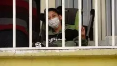 Son dakika haberi | Karantinada olan engelli kızın doğum günü mutluluğu