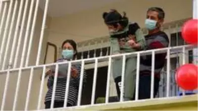 Son dakika haberi | Karantinada olan engelli kızın doğum günü mutluluğu