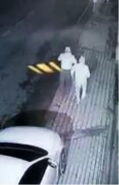 Kırklareli'nde film gibi soygun kamerada...İçi para dolu kasayı el arabası ile çaldılar