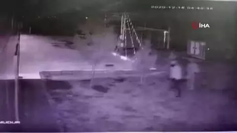 Kırklareli'nde film gibi soygun kamerada...İçi para dolu kasayı el arabası ile çaldılar