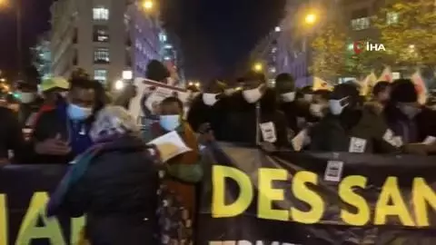 (PARİS)- Fransa'da Yüzlerce Göçmen Sokağa İndi (PARİS)- Fransa'da Yüzlerce Göçmen Sokağa İndi