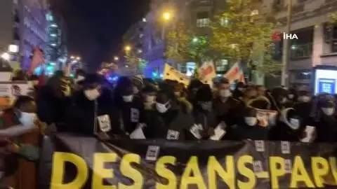 (PARİS)- Fransa'da Yüzlerce Göçmen Sokağa İndi (PARİS)- Fransa'da Yüzlerce Göçmen Sokağa İndi