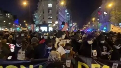 (PARİS)- Fransa'da Yüzlerce Göçmen Sokağa İndi (PARİS)- Fransa'da Yüzlerce Göçmen Sokağa İndi