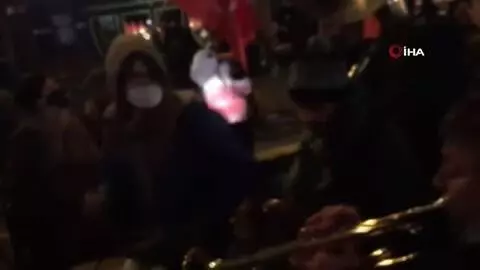 (PARİS)- Fransa'da Yüzlerce Göçmen Sokağa İndi (PARİS)- Fransa'da Yüzlerce Göçmen Sokağa İndi