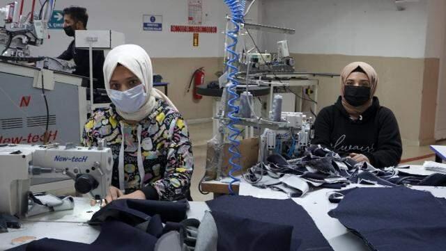 32 fabrika binasının inşa edildiği Van tekstilin yeni üssü oluyor! 2 bin kişi istihdam edildi 32 fabrika binasının inşa edildiği Van tekstilin yeni üssü oluyor! 2 bin kişi istihdam edildi