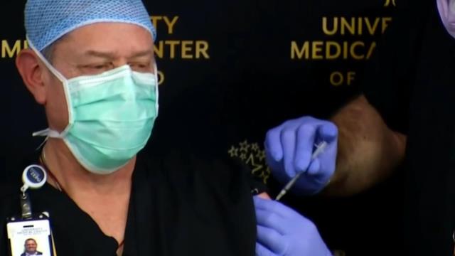 ABD'de sağlık çalışanlarına yapılan aşının videosu kriz yarattı! Sahte aşılama iddiası
