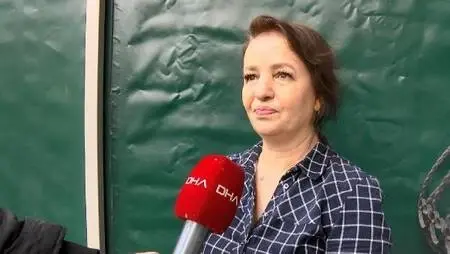 BEYLİKDÜZÜ'NDE EVİNDE 30, BAHÇE VE YOLLARDA 170 KEDİYE BAKIYOR