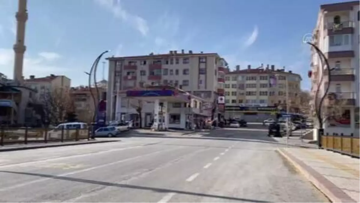 Çubuk'ta hafta sonu sokaklar ve parklar boş kaldı