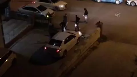 غازي عنتاب - أصيب شخص واحد في معركة سيلاني بسبب موقف للسيارات غازي عنتاب - أصيب شخص واحد في معركة سيلاني بسبب موقف للسيارات