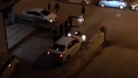 غازي عنتاب - أصيب شخص واحد في معركة سيلاني بسبب موقف للسيارات غازي عنتاب - أصيب شخص واحد في معركة سيلاني بسبب موقف للسيارات