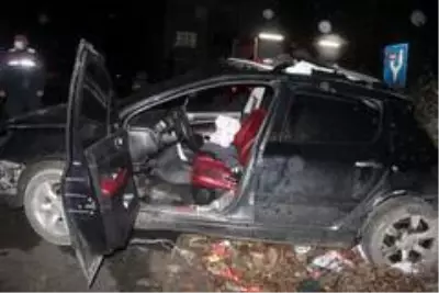 Hakimiyetini kaybeden araç elektrik direğine çarptı: 1 ölü