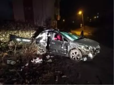 Hakimiyetini kaybeden araç elektrik direğine çarptı: 1 ölü