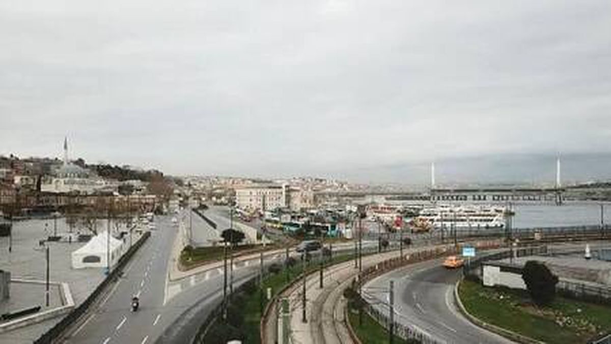 (Havadan fotoğraflarla) İstanbul'un meydanları ve yolları boş kaldı