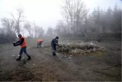 Isparta'da atık toplayan ekiplerin doğayla mücadelesi