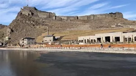 Kars Çayı gece donuyor, gündüz çözülüyor