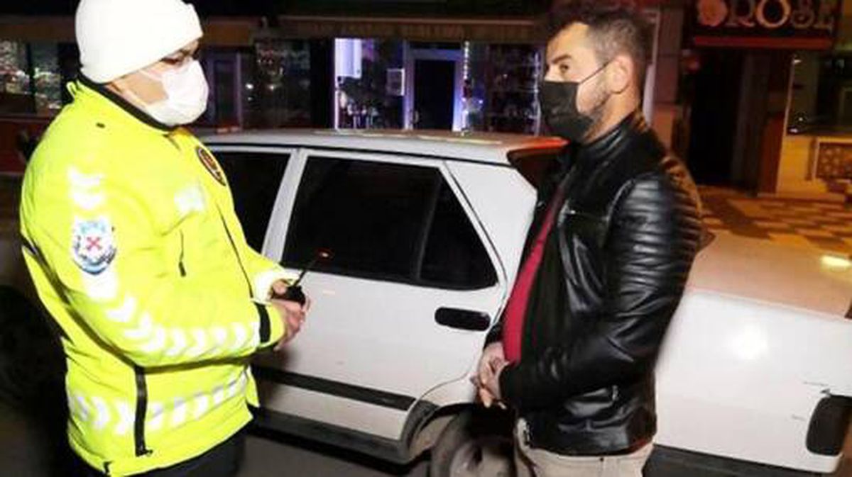 Kısıtlamada denetime takıldı, ehliyetsiz olduğu için cezadan kaçamadı