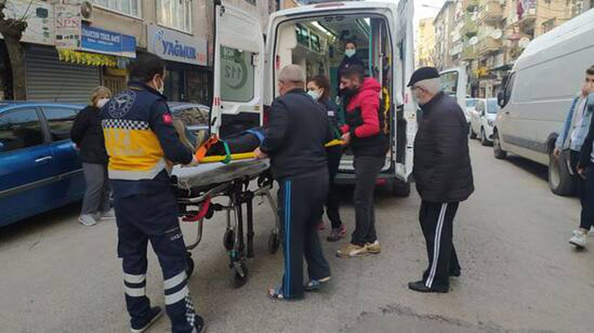 Market kuryesi, motosikletiyle boş yolda kaza yaptı
