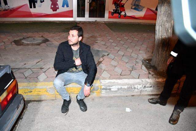 Sokakta nağra atan alkollü vatandaş bekçileri basına şikayet etti