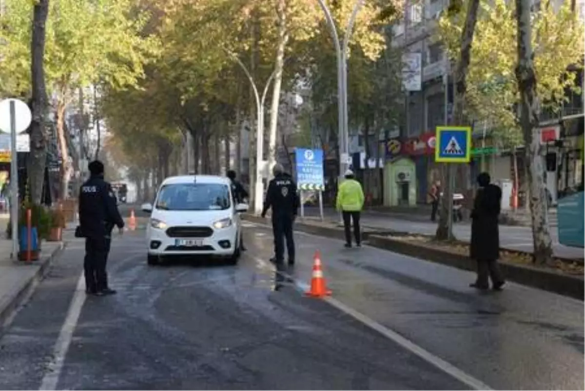 Vaka sayısı düşen Diyarbakır'da, cadde ve sokaklar boş kaldı