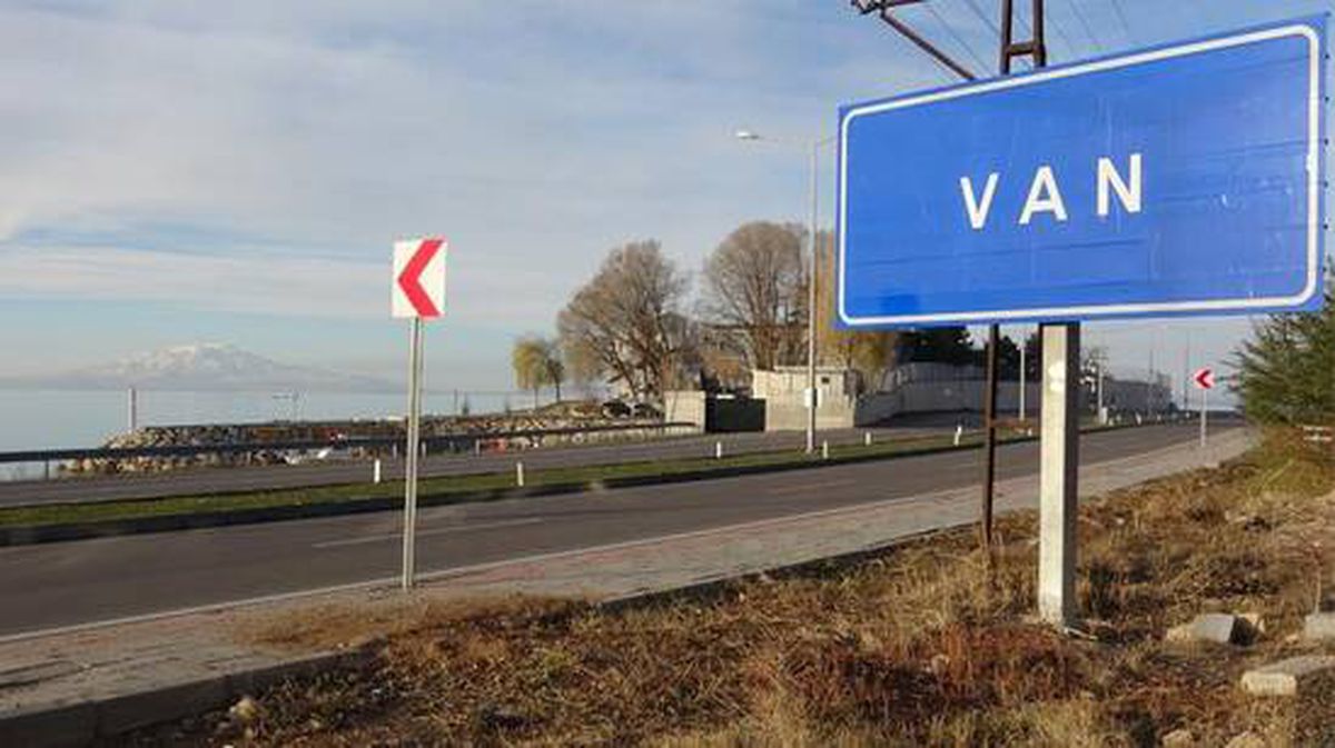 Van'da şehir girişindeki tabelada yer alan rakım ve nüfus yazısı kaldırıldı