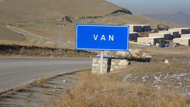 Van'da şehir girişindeki tabelada yer alan rakım ve nüfus yazısı kaldırıldı
