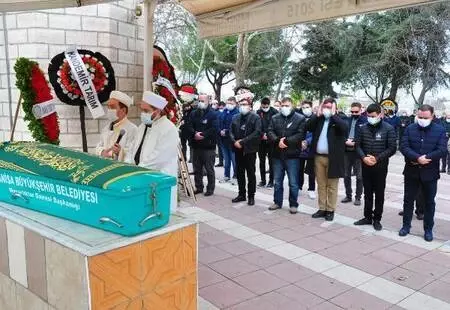 Koronavirüsten ölen eski belediye başkanı Atılgan, son yolculuğuna uğurlandı