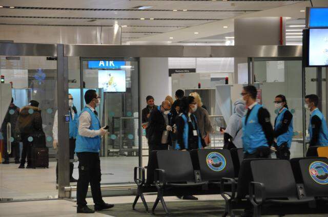 Mutasyona uğrayan korona kabusu devam ediyor! İngiltere'den İstanbul'a gelen yolcular karantinaya alındı