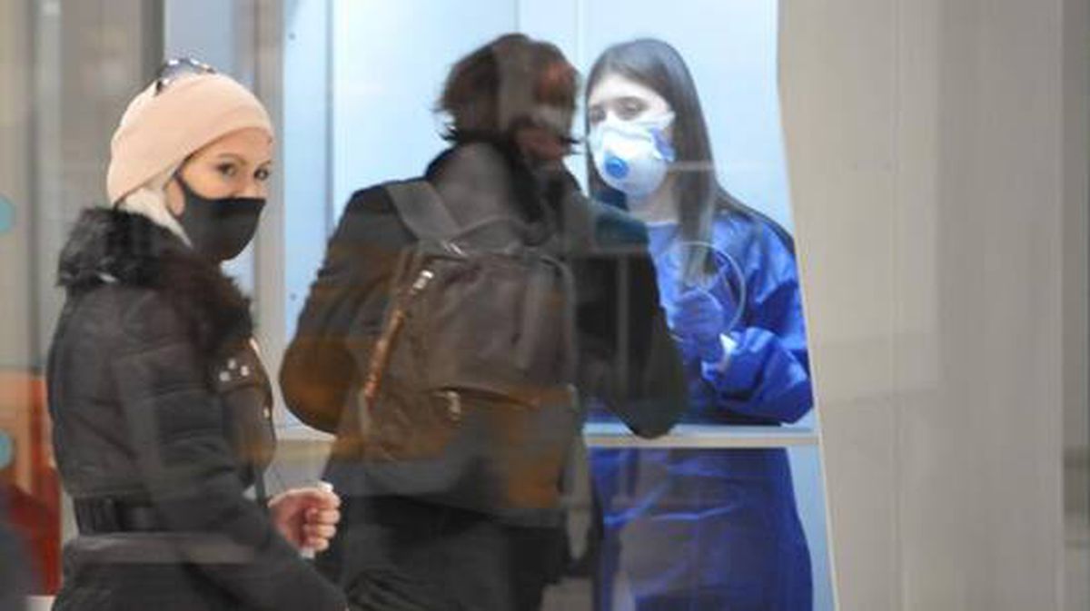 Virüsün mutasyona uğradığı İngiltere'den gelen yolcular PCR testi tapılarak Türkiye'ye alındı