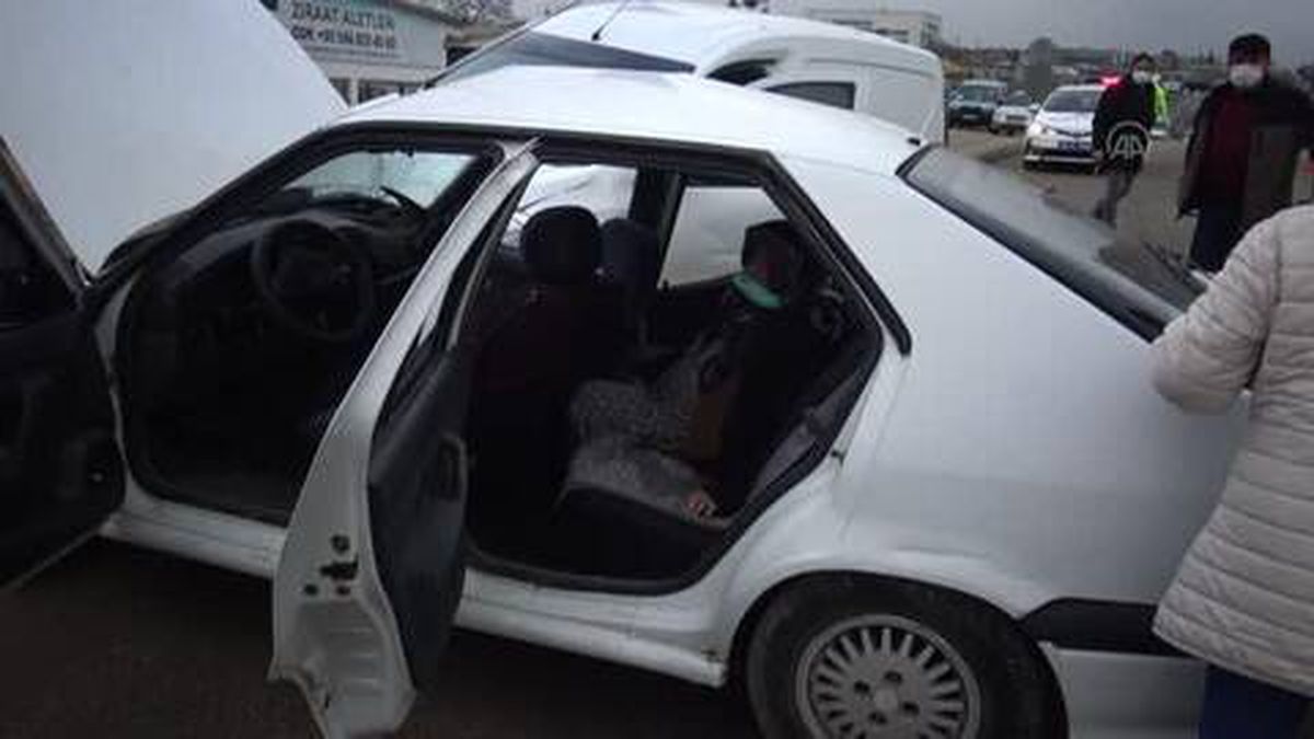 Otomobille hafif ticari araç çarpıştı: 4 yaralı
