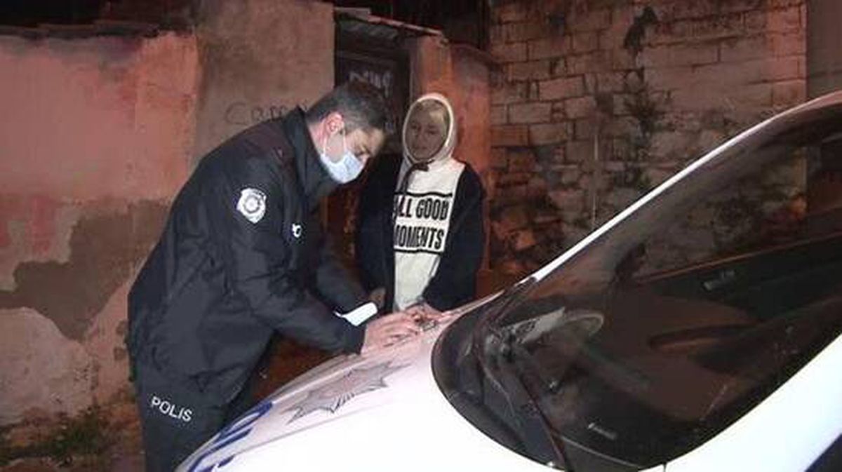 Polislerden kaçan sürücü aracını ve 2 kadını bırakarak kaçtı