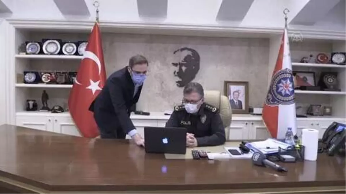 Şanlıurfa İl Emniyet Müdürü Selçuk Doğuş, AA�nın &quot;Yılın Fotoğrafları
